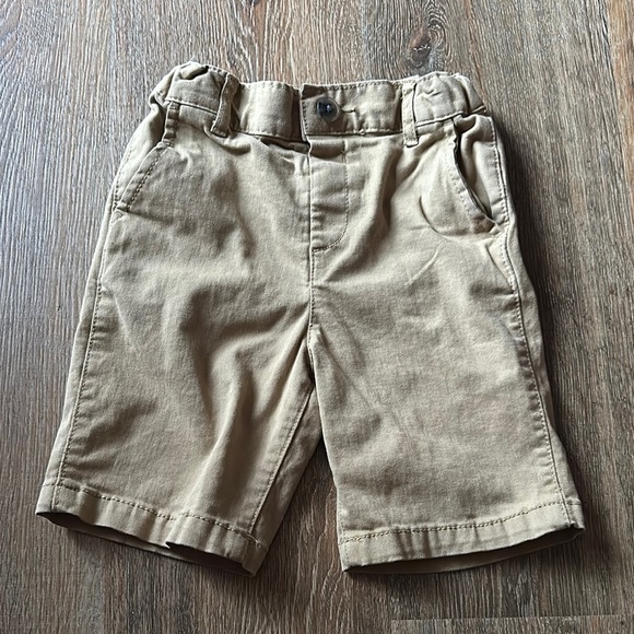 The Children’s Place Boys 5t Khaki Shorts - Picture 1 of 4